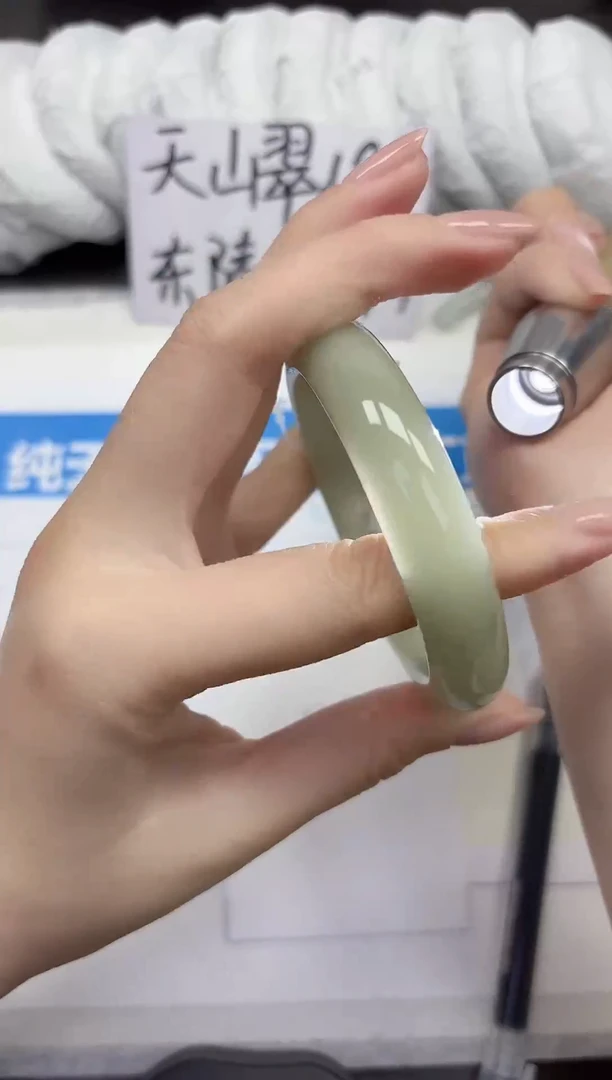 未镶嵌手镯石英质玉D197-57.58