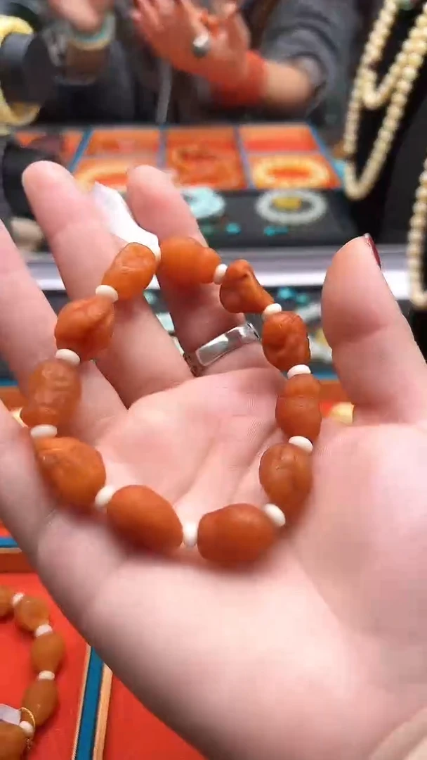 手串蜜蜡未镶嵌国检证书  13+蜜蜡海螵随型单圈   海飘