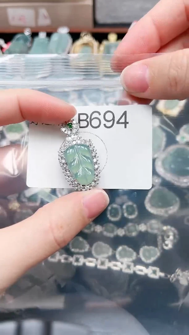 【闪购商品】翡翠颈饰未镶嵌694赠皮绳