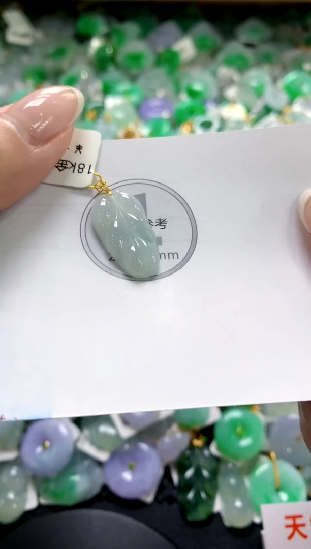 翡翠18K金镶嵌颈饰11111111111111111