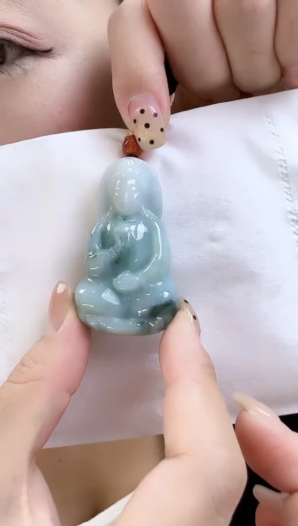 颈饰未镶嵌翡翠飘花观音