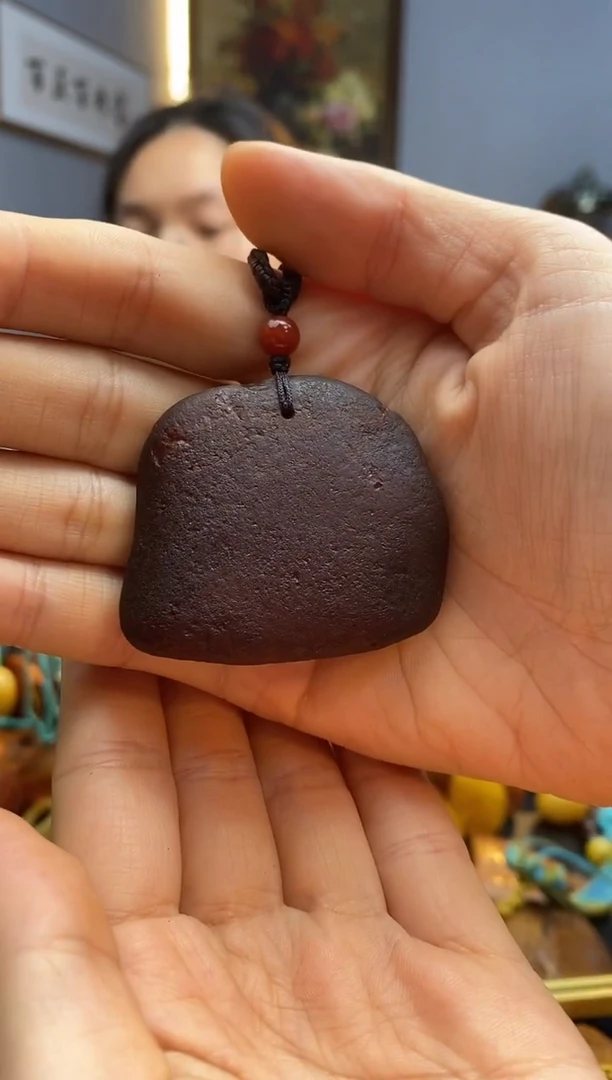 未镶嵌颈饰琥珀吊坠