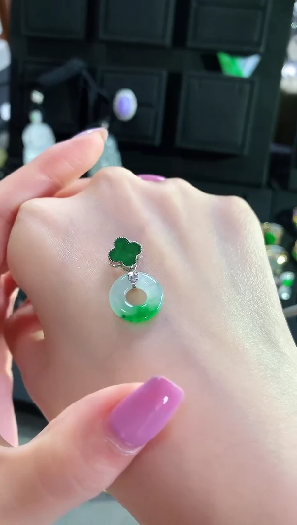 【闪购商品】翡翠颈饰18K金镶嵌吊坠