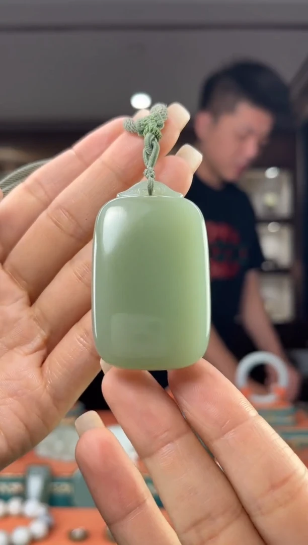 颈饰未镶嵌和田玉佩佩