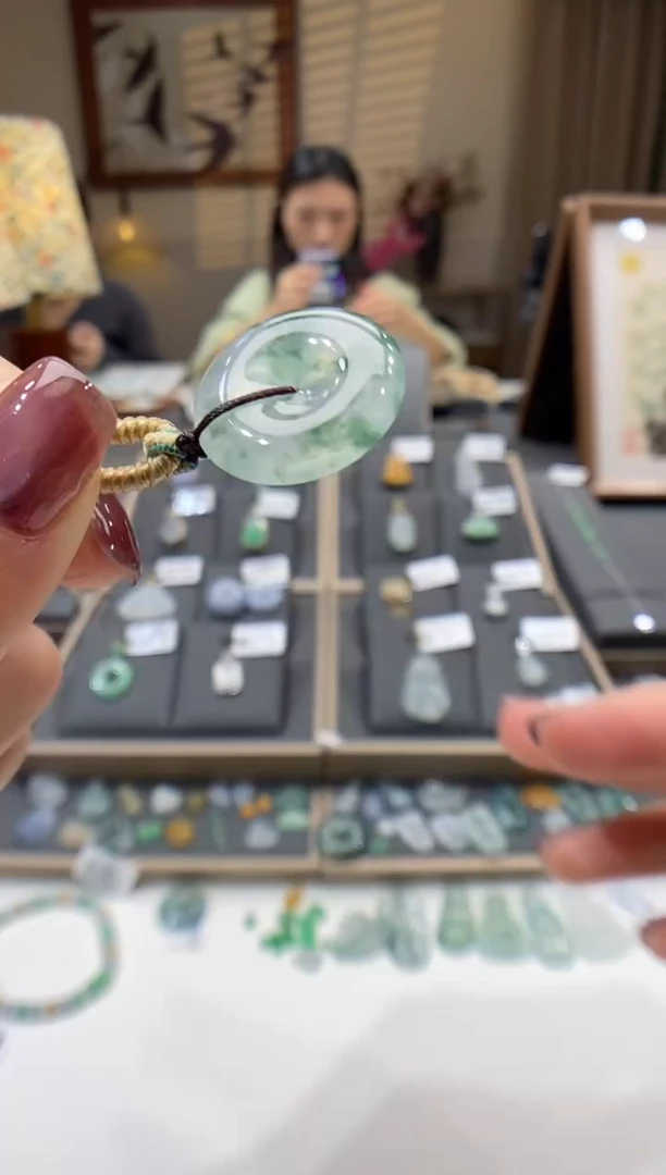 【闪购商品】翡翠颈饰未镶嵌平安扣