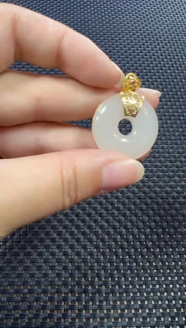 颈饰18K金镶嵌和田玉（多样性发一件）