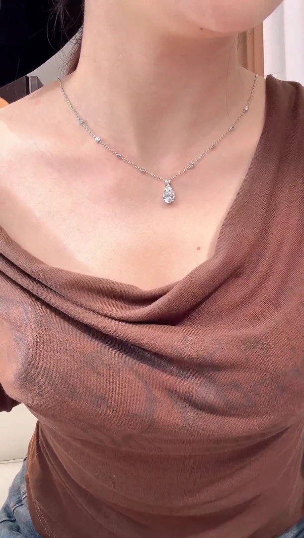 实验室培育钻石18K金镶嵌颈饰水滴项链单颗3卡