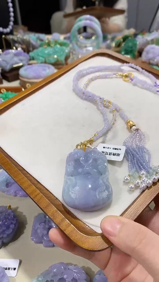 颈饰未镶嵌翡翠吊坠