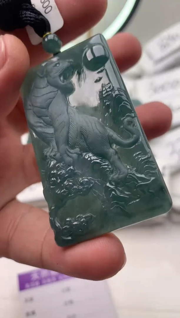 【闪购商品】翡翠颈饰未镶嵌虎