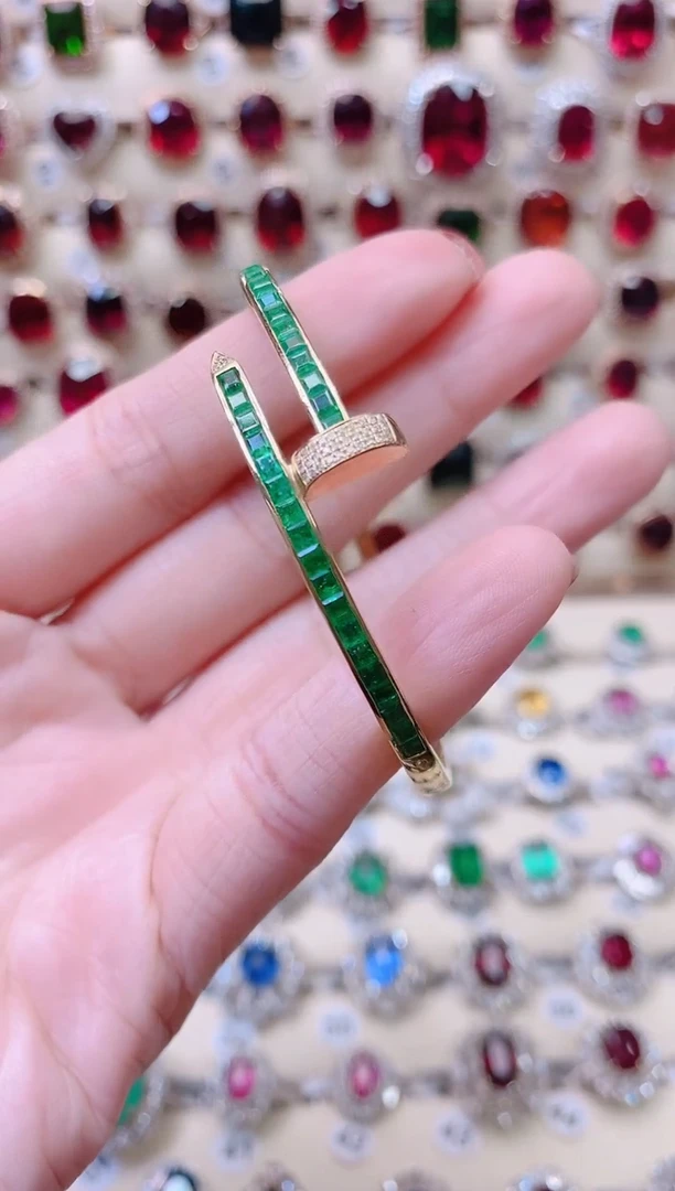 18K金镶嵌手镯祖母绿1