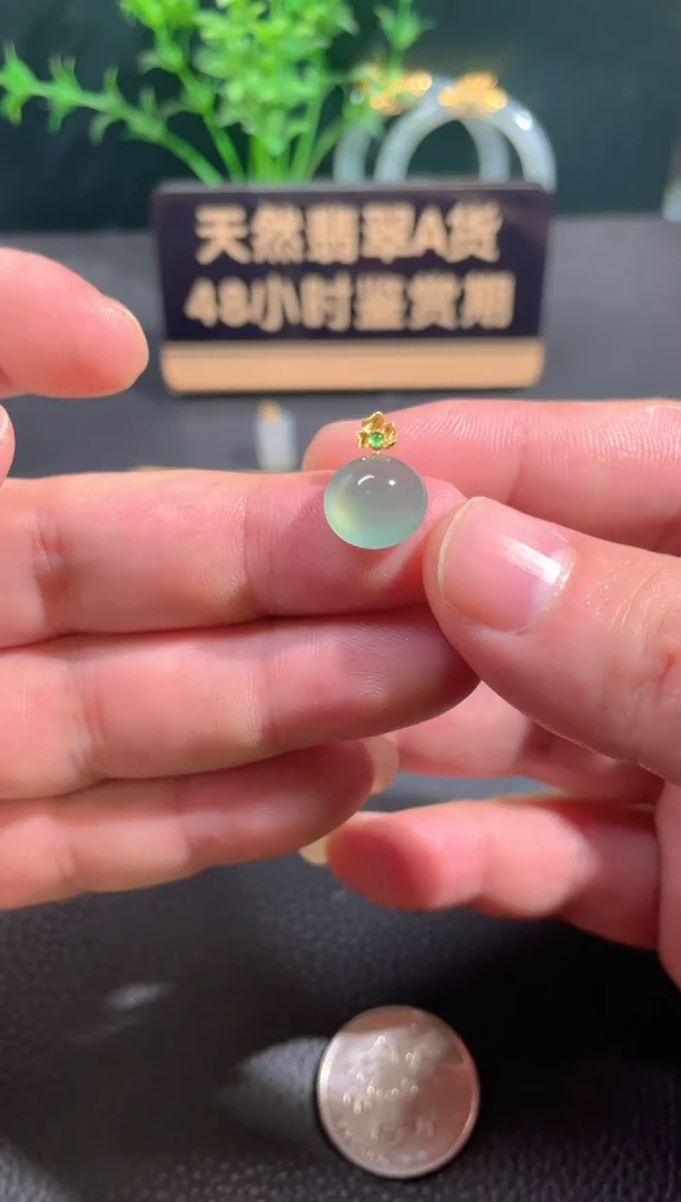 翡翠18K金镶嵌颈饰翡翠