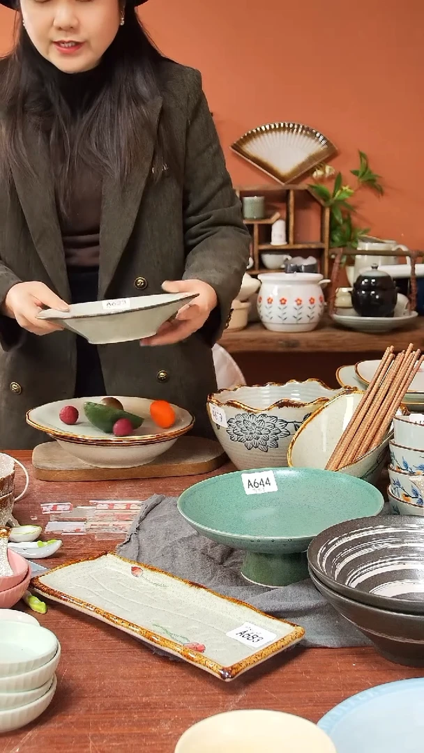 陶瓷A623 手绘荷花黑点斗笠碗一个微瑕22.5*4