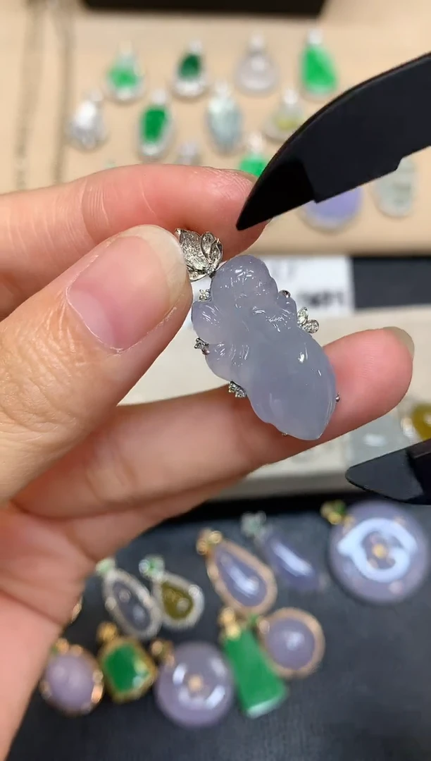 颈饰18K金镶嵌翡翠仙子【无服务费