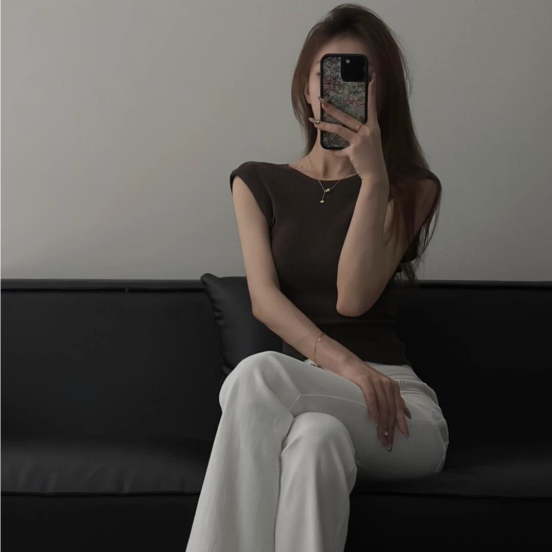 夏季网红洋气炸街女装高级感时尚舒适上衣辣妹设计感显瘦百搭裤子