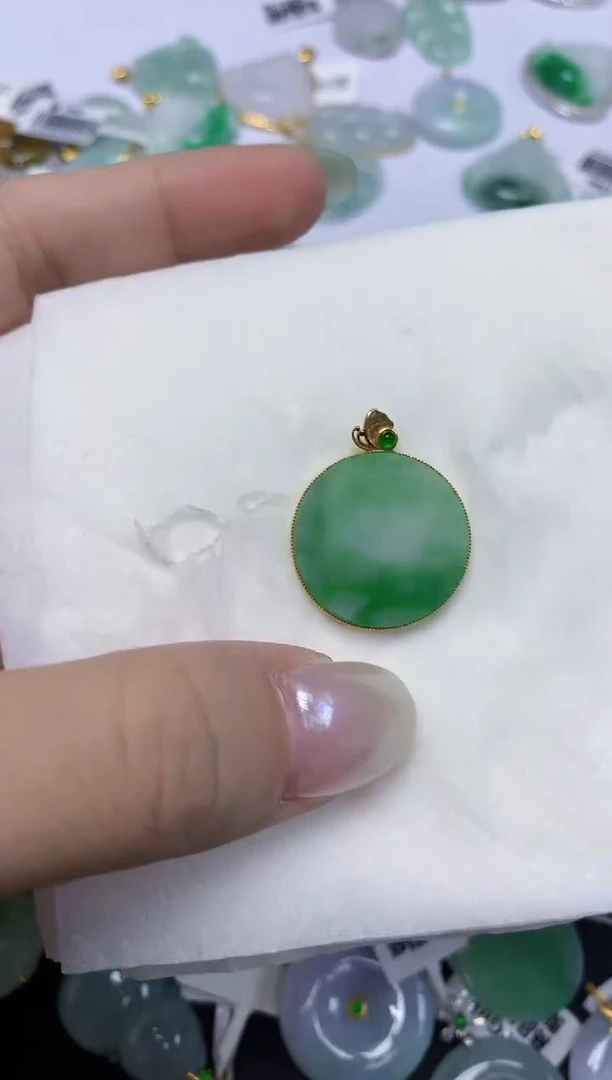 翡翠18K金镶嵌颈饰天然缅甸翡翠A货