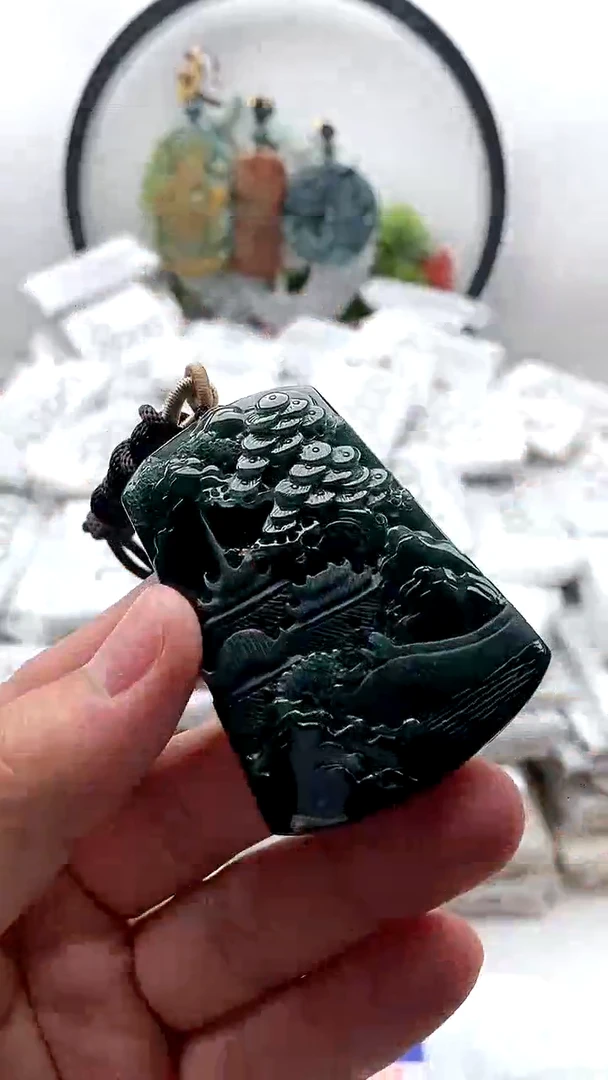 【闪购商品】翡翠颈饰未镶嵌山水牌