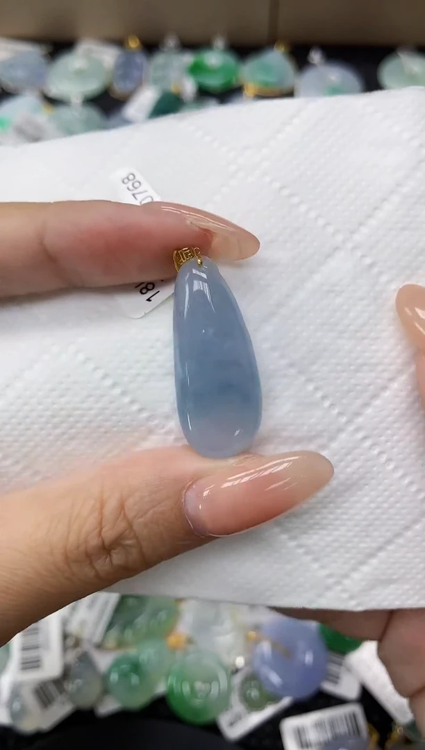 颈饰18K金镶嵌翡翠11111111111