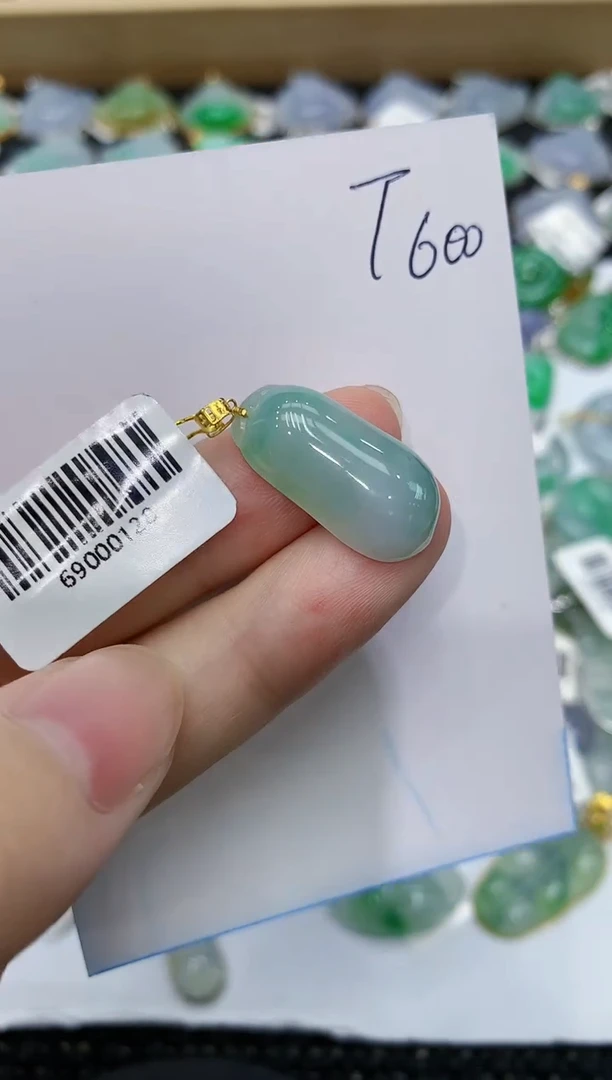 翡翠18K金镶嵌颈饰111111111