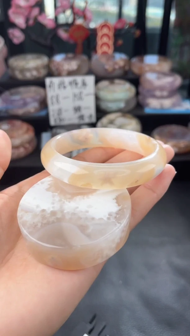 【闪购商品】石英质玉手镯未镶嵌58