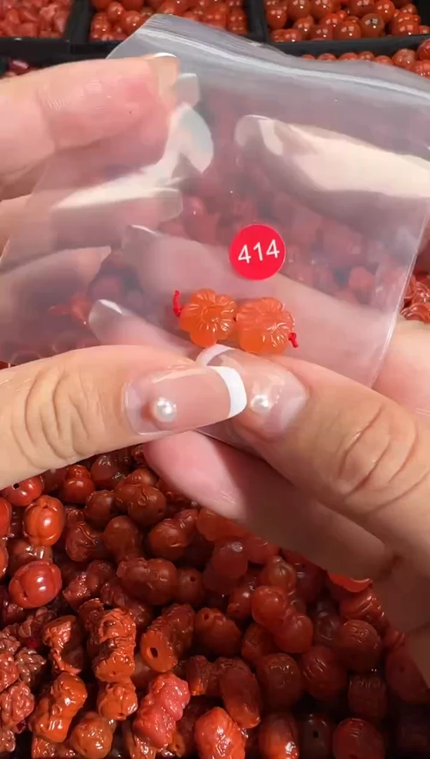 颈饰未镶嵌南红玛瑙1