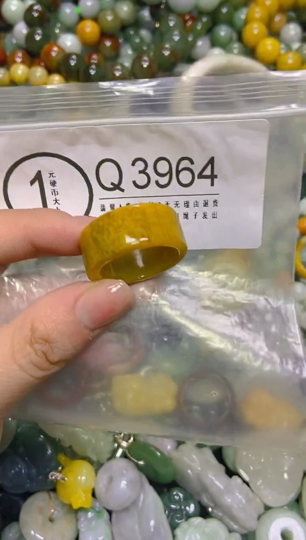 颈饰未镶嵌翡翠22.5MM/Q/翡翠A货，一件也是批发价