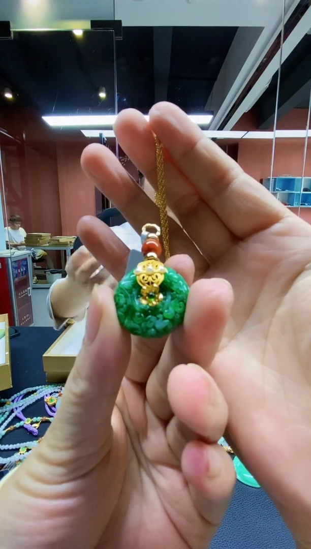 颈饰未镶嵌翡翠吊坠