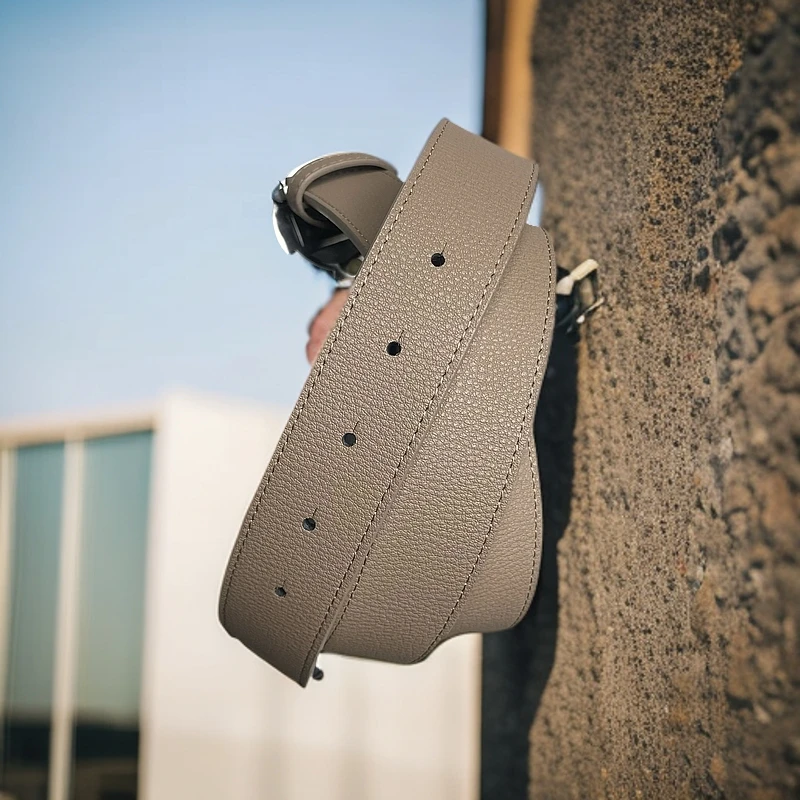9X7701男士商务牛皮皮带 钉扣 卡其色