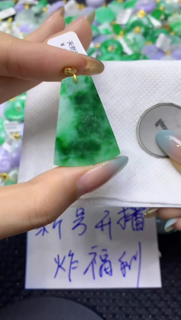 颈饰未镶嵌翡翠天然缅甸翡翠A货