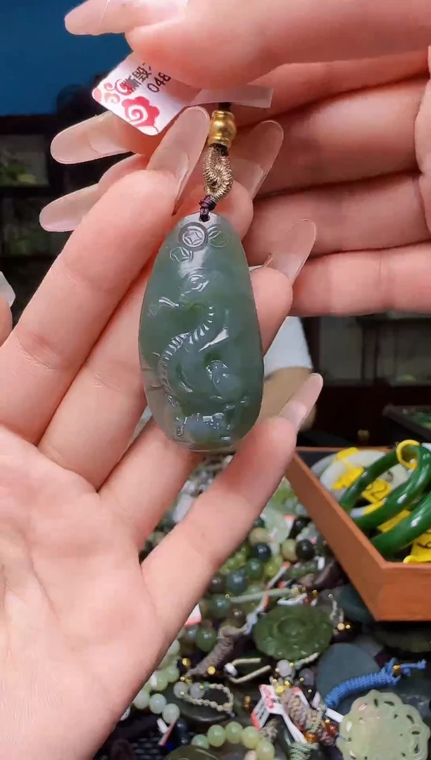 颈饰未镶嵌和田玉1