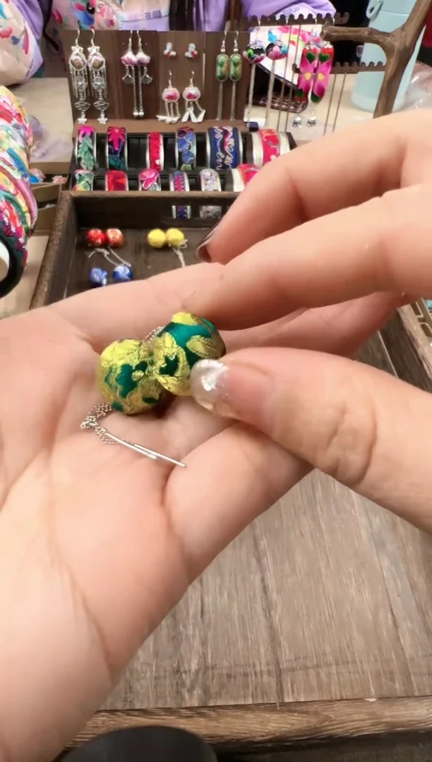 【闪购商品】织绣民族风老绣饰品073