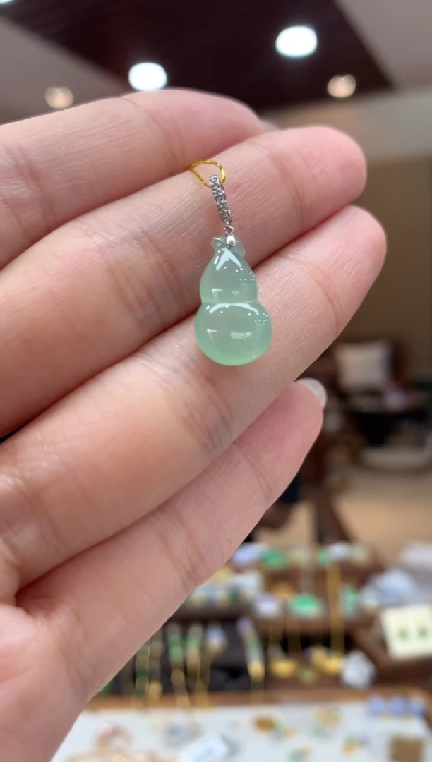 翡翠18K金镶嵌吊坠(不含链)葫芦