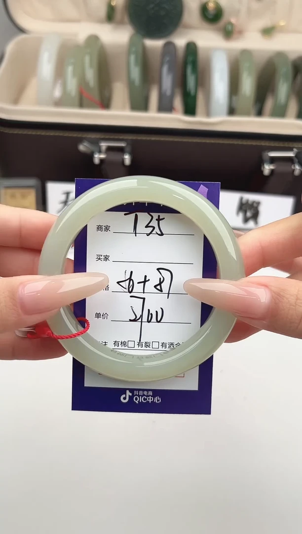 未镶嵌手镯和田玉微色差T35