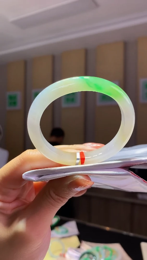 未镶嵌手镯（贵妃镯）翡翠- C76圈口 51.6全款9.2万 定金2万