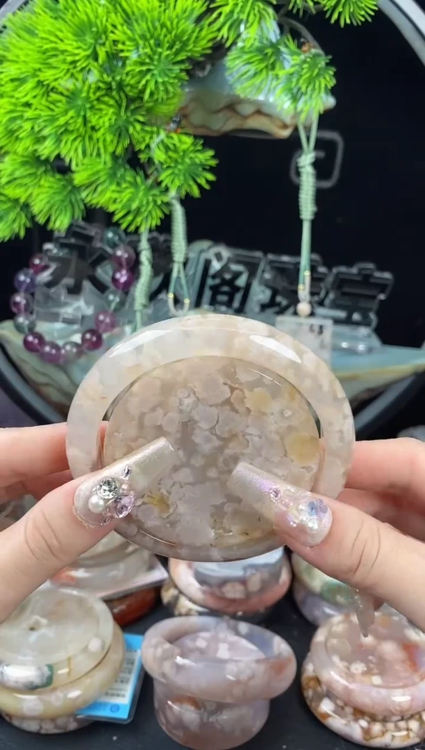 石英质玉手镯（圆镯）未镶嵌63