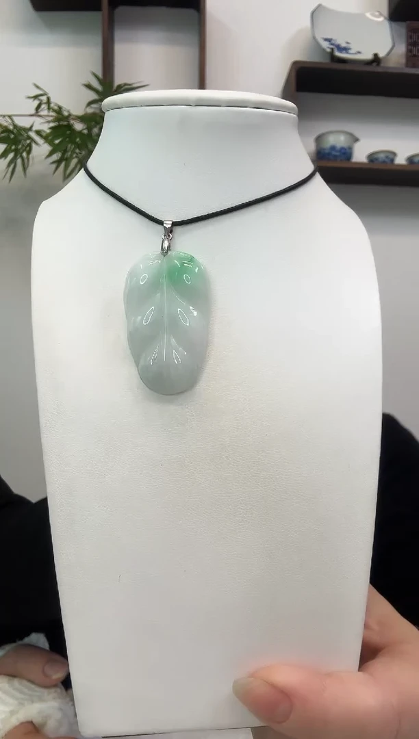颈饰银S925镶嵌翡翠叶子