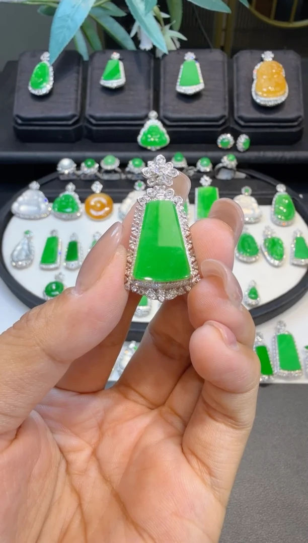 翡翠18K金镶嵌吊坠(不含链)萍****748小时鉴赏期