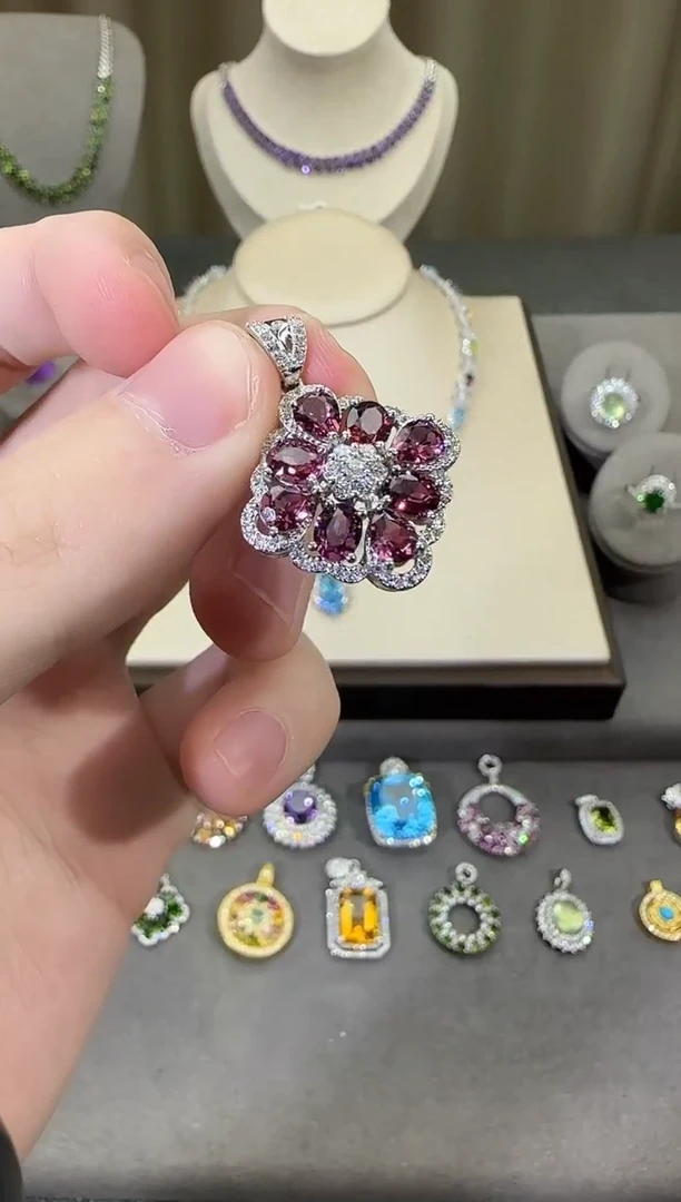 颈饰银S925镶嵌石榴石23mm吊坠设计款