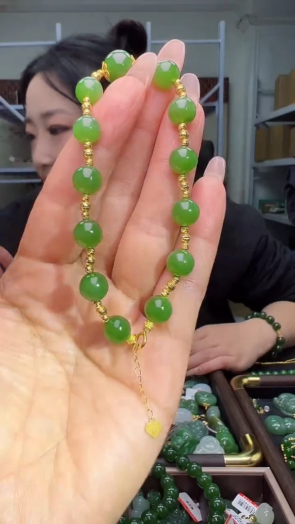 颈饰18K金镶嵌和田玉（多样性发货.发其一）11.23.52