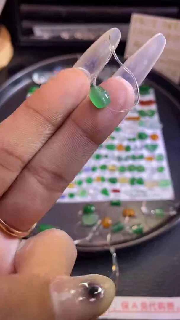 翡翠挂件未镶嵌珠子