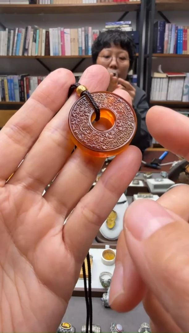琥珀颈饰未镶嵌仿古玉璧吊坠
