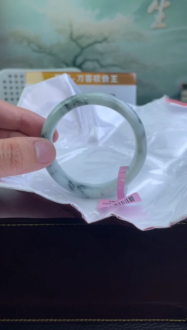 翡翠手镯未镶嵌15翡翠手镯（微瑕）