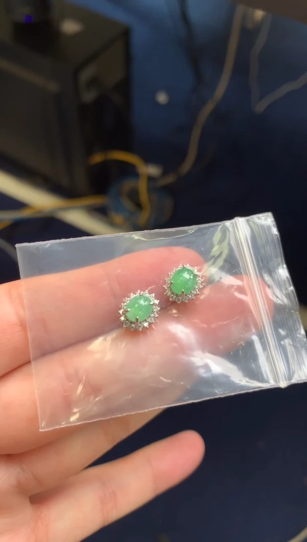 翡翠未镶嵌耳饰一**年翡翠