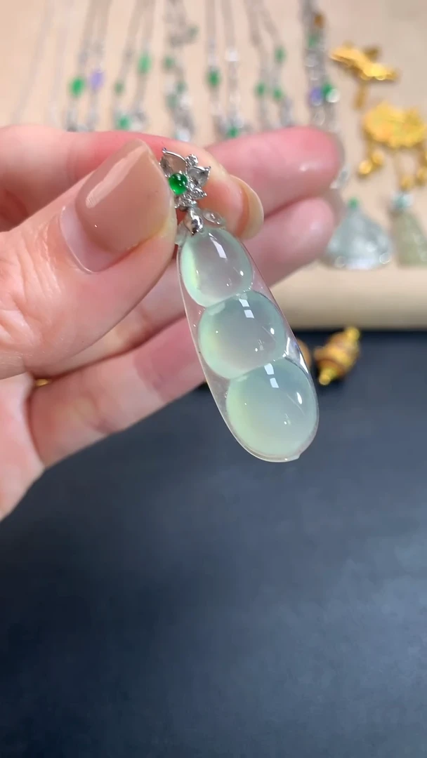 翡翠18K金镶嵌吊坠(不含链)豆子|1980+0