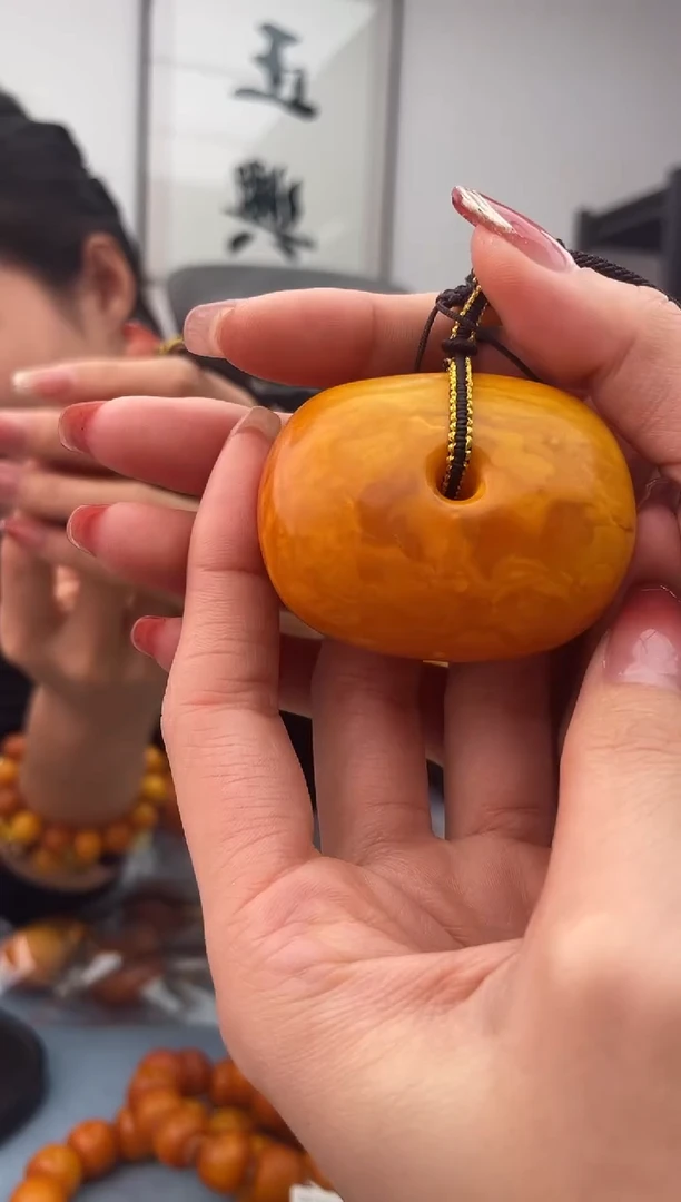 【闪购商品】蜜蜡珠宝奇石未镶嵌配绳，假一罚十037