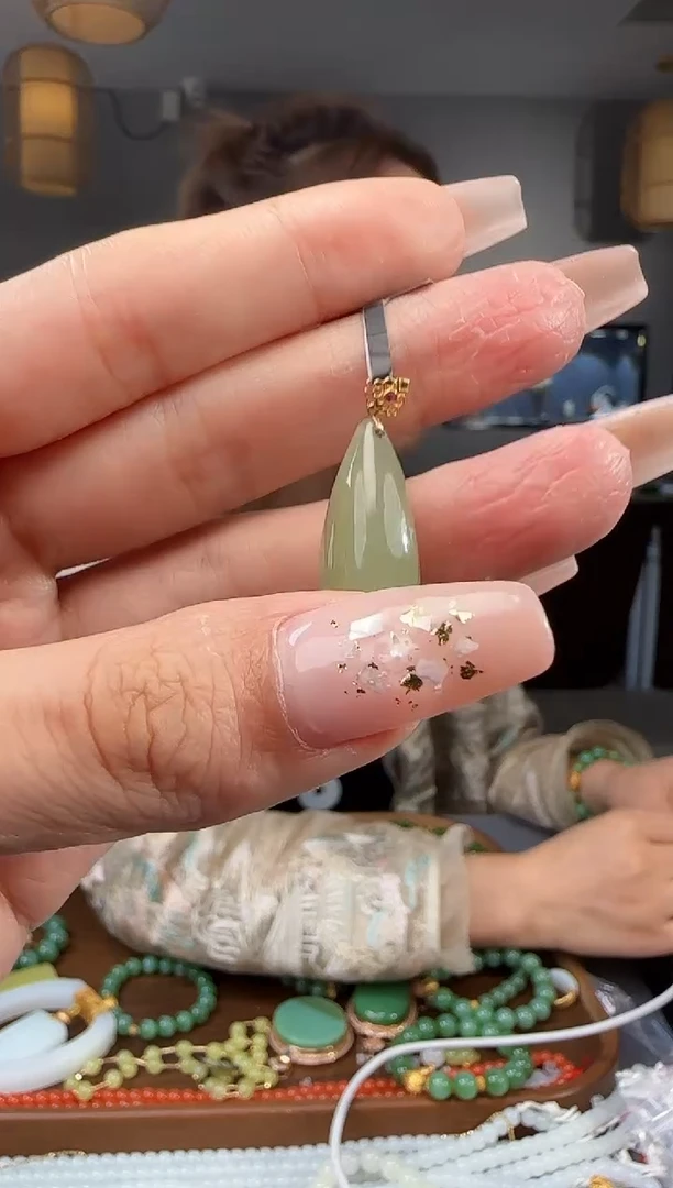 和田玉18K金镶嵌吊坠(不含链)1