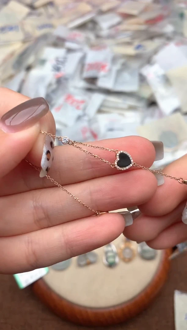 18K金镶嵌挂件翡翠—