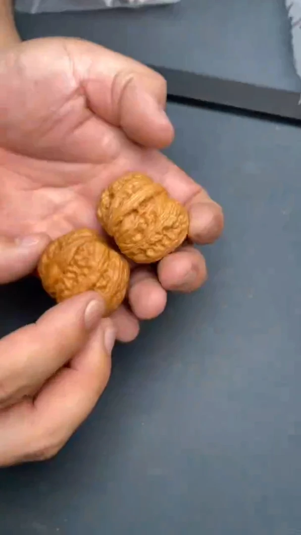 文玩核桃把件元宝42左右（深清X）好