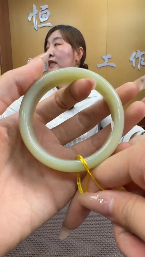 【闪购商品】和田玉手镯未镶嵌57