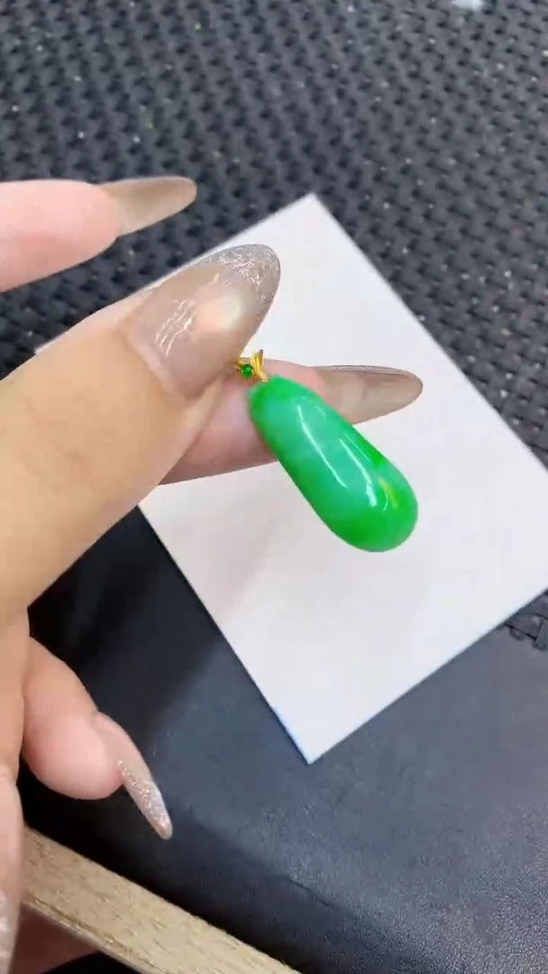 颈饰18K金镶嵌翡翠1