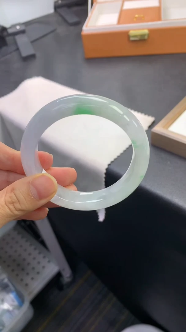 未镶嵌手镯翡翠退货需手镯吊牌标签完好